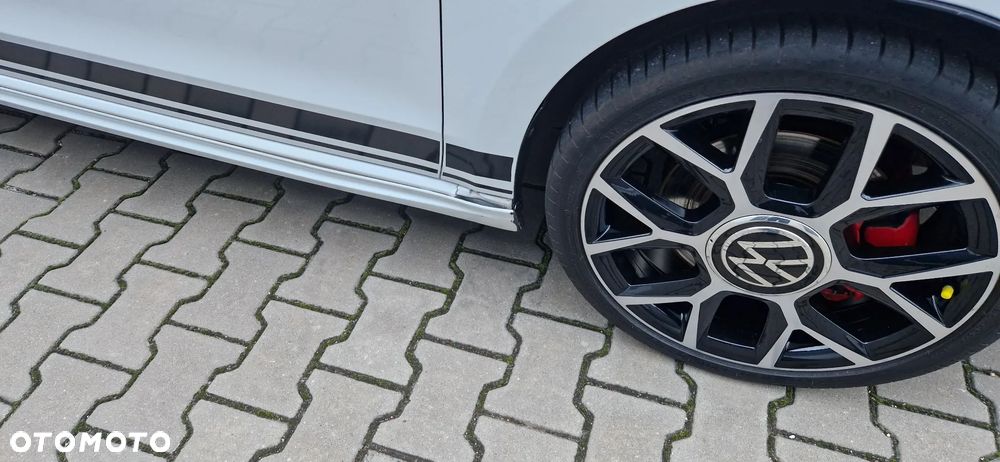 Volkswagen up! GTI - 19