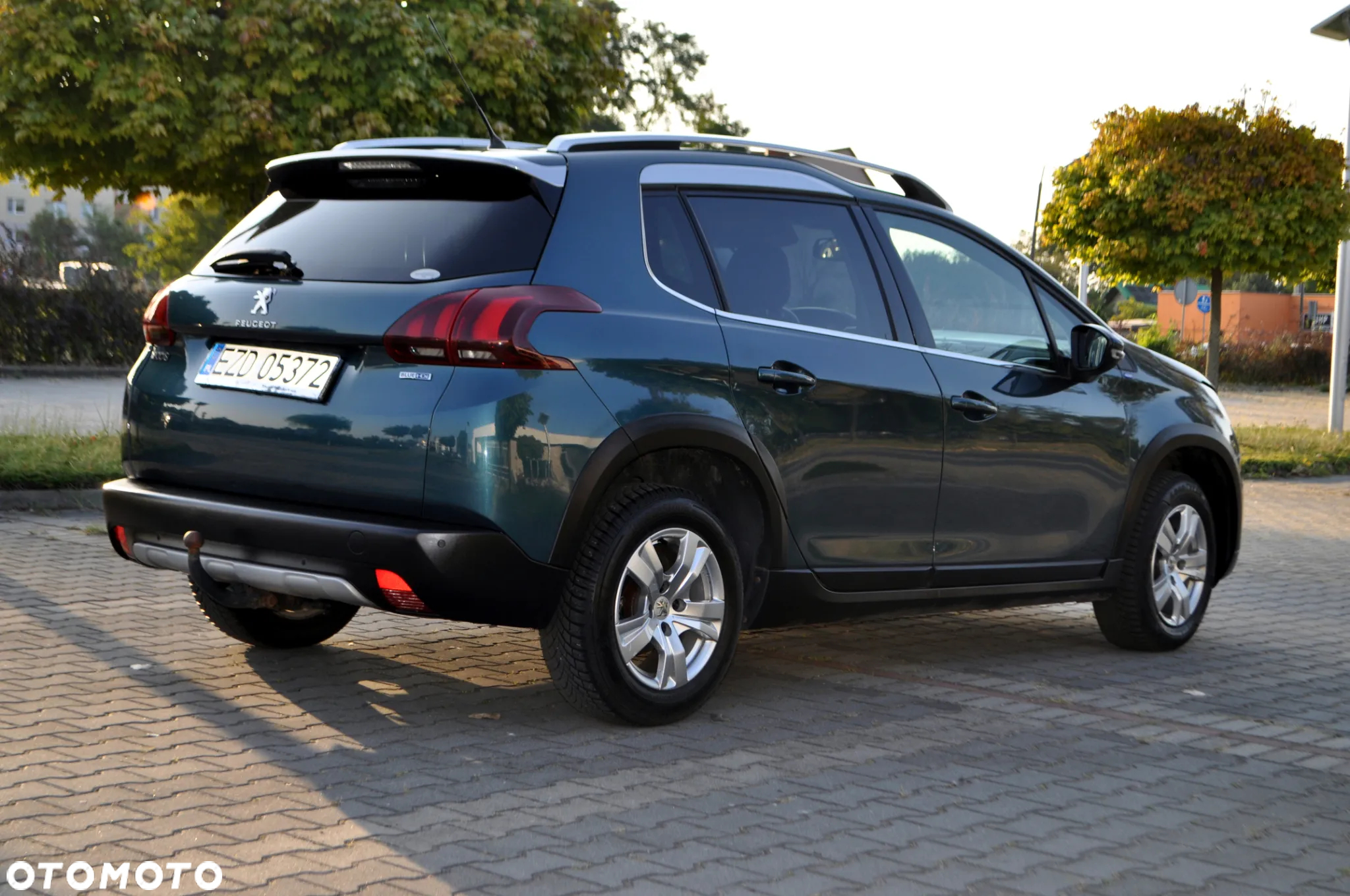 Peugeot 2008 1.6 BlueHDi Allure S&S - 8