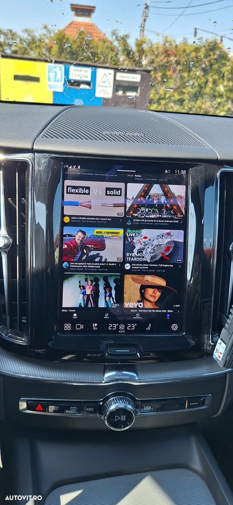 Volvo XC 60 T6 AWD Recharge Geartronic RDesign Expression - 6