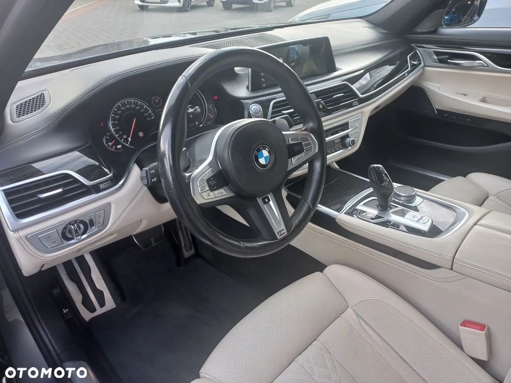 BMW Seria 7 750i xDrive - 12