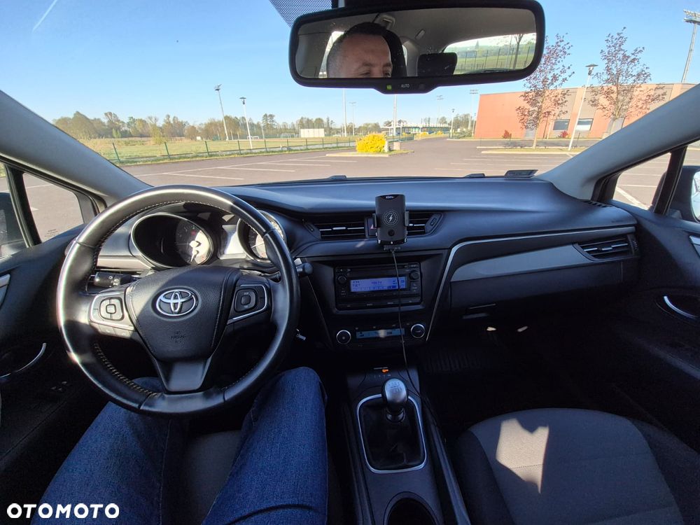 Toyota Avensis 1.6 Active - 14