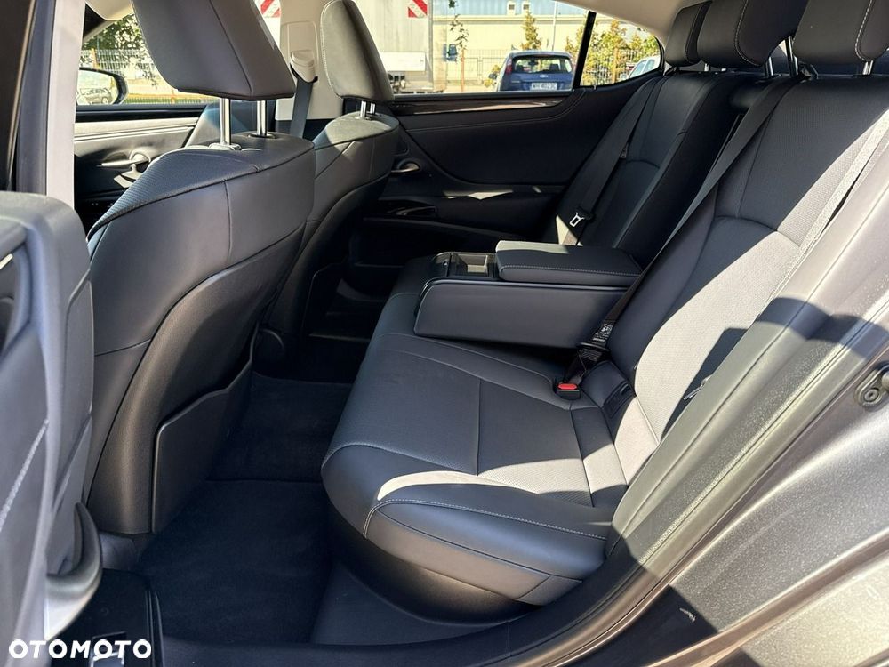 Lexus ES 300h Business Edition - 15