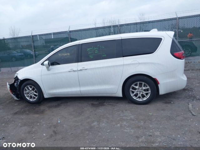 Chrysler Pacifica - 5