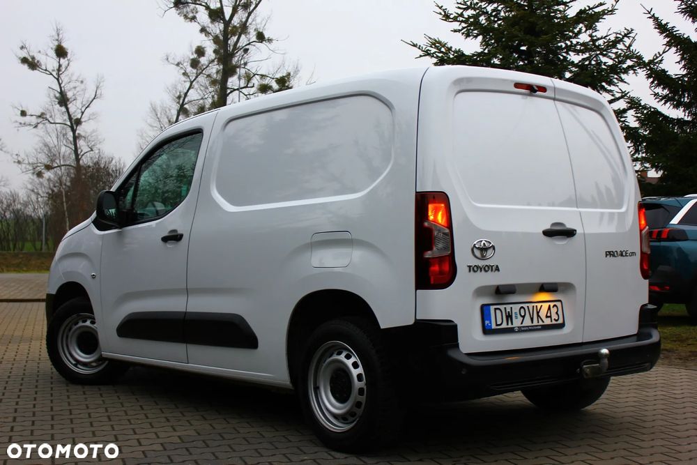 Toyota PROACE CITY BLASZAK 2 OSOBOWY 1.2 D-4T BENZYNA 110KM PEWNE AUTO FV23% - 8