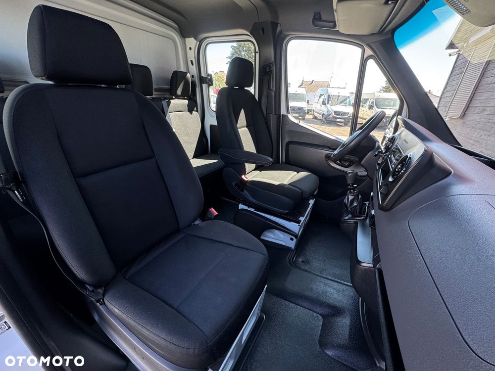Mercedes-Benz Sprinter - 16
