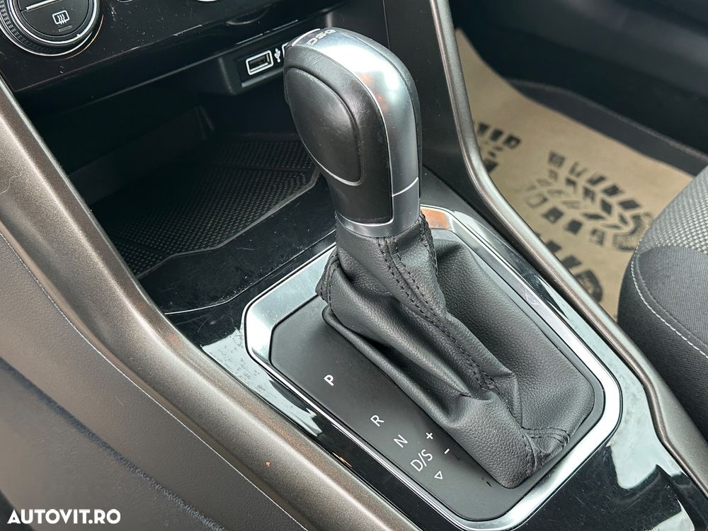 Volkswagen T-Roc - 23