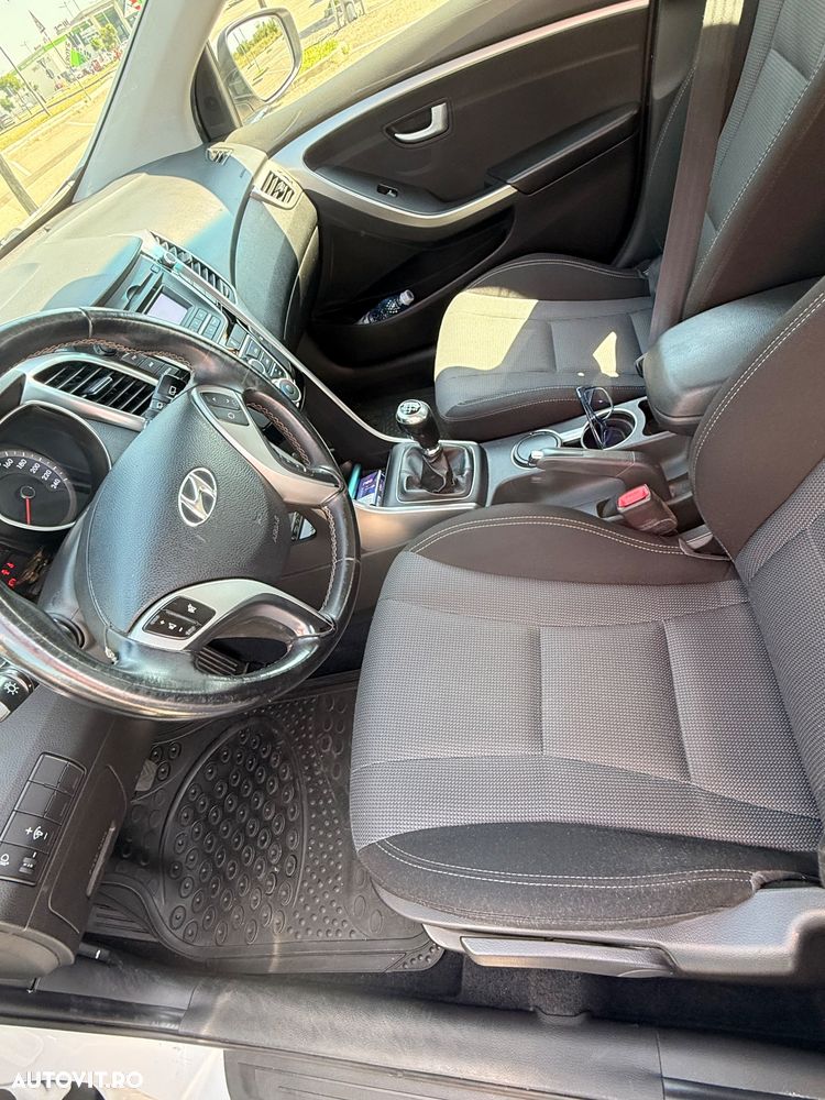 Hyundai i30 1.6 CRDI Comfort - 8