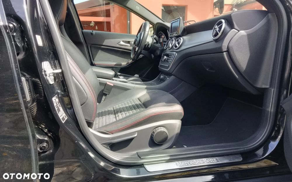 Mercedes-Benz GLA 250 4Matic 7G-DCT AMG Line - 19