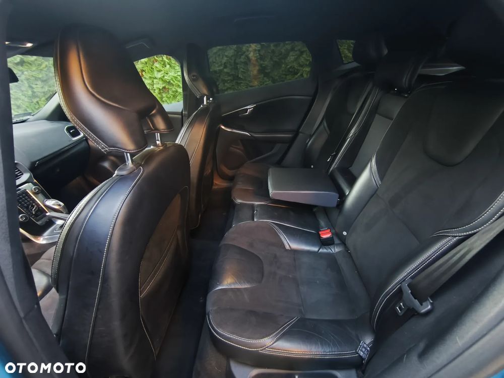 Volvo V40 D2 R-Design - 9