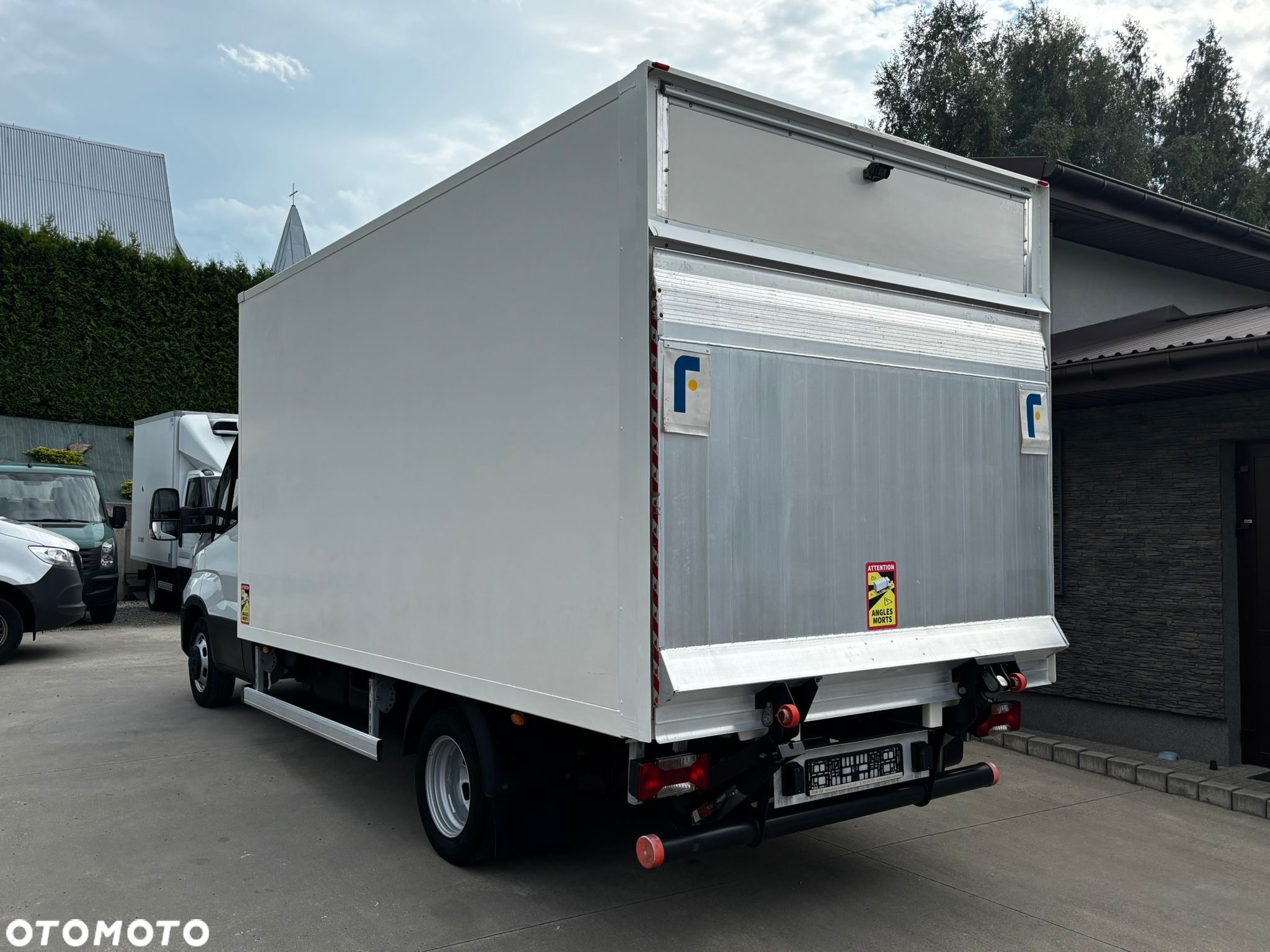 Iveco Daily 35C16 Kontener 8 Palet z windą 750 kg - 4