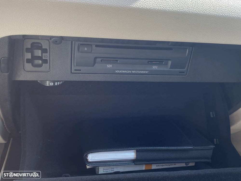 VW Passat Variant 2.0 TDI Highline DSG - 16