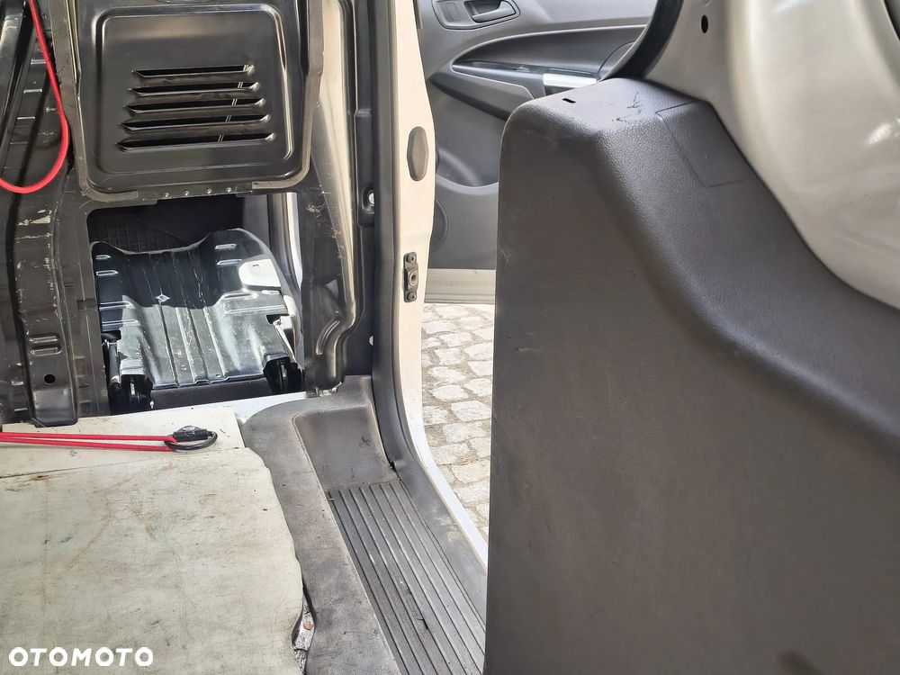 Ford Transit Connect - 14