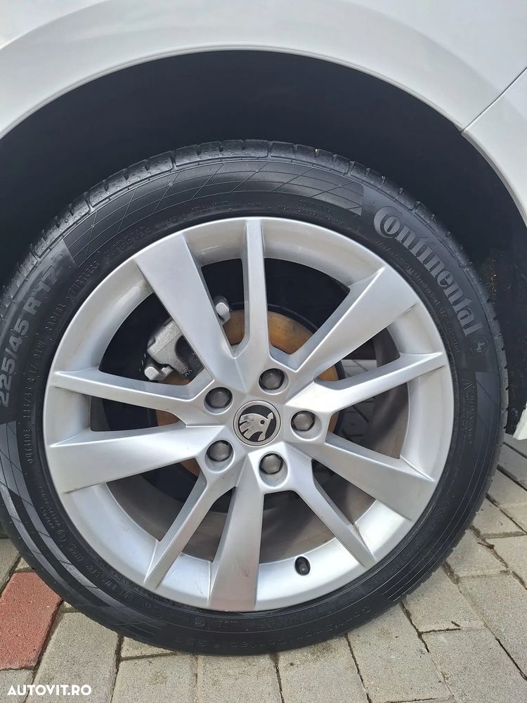 Skoda Octavia 1.6 TDI DSG Style - 6