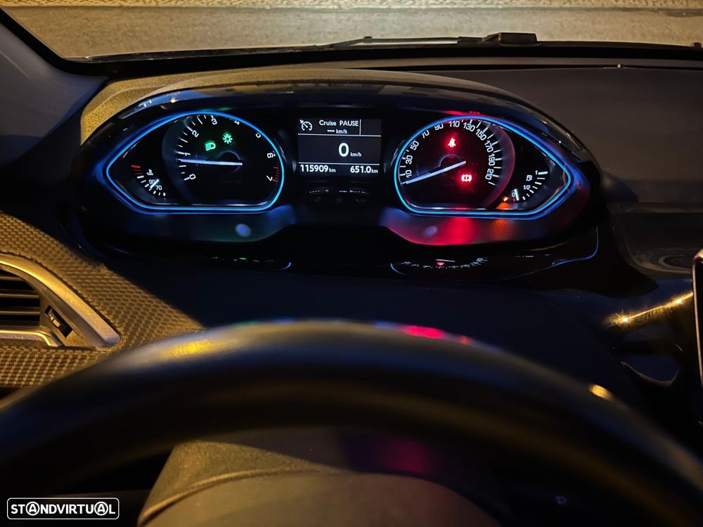 Peugeot 2008 1.2 PureTech Allure - 6