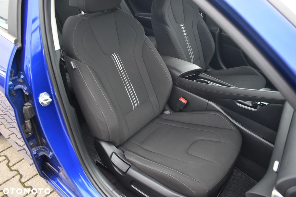 Hyundai Elantra 1.6 Smart CVT - 18
