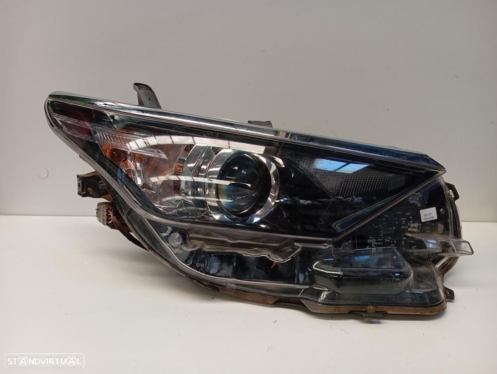 FAROL DIREITO TOYOTA AURIS - 1