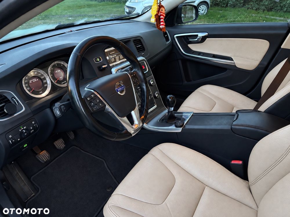 Volvo V60 D3 Momentum - 10