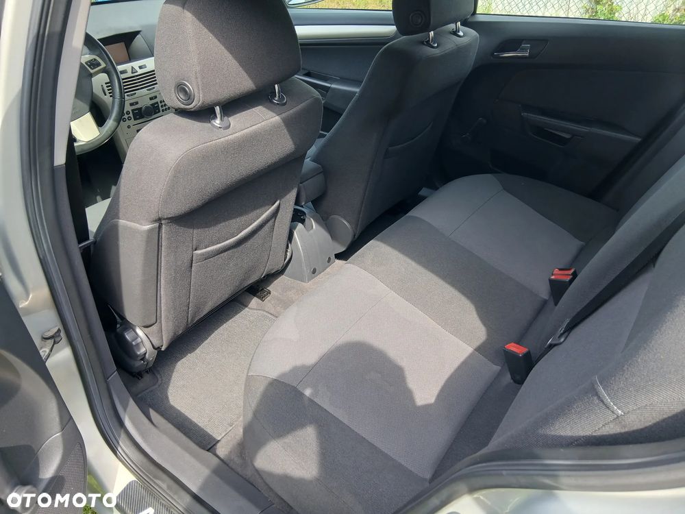 Opel Astra 1.6 Enjoy - 12