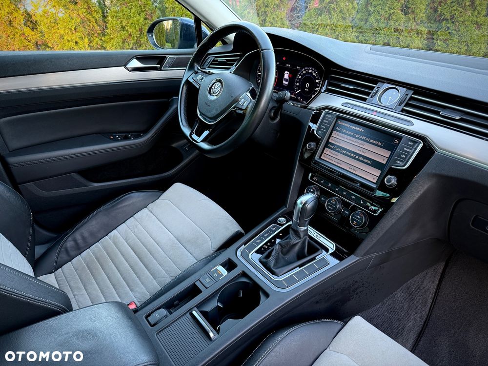 Volkswagen Passat 2.0 TDI 4Mot Elegance DSG - 8