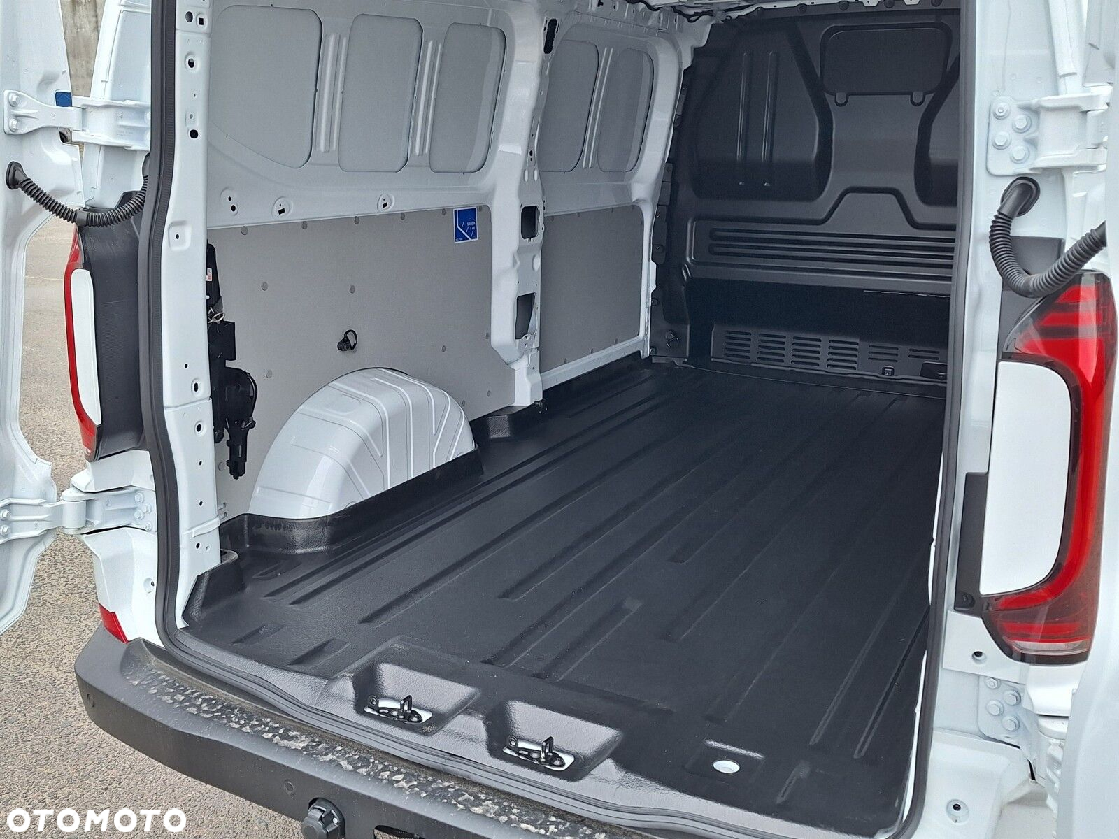 Volkswagen Transporter Furgon, 2,0TDI 150KM, 6-bieg.manualna, r.o :3500 mm - 15