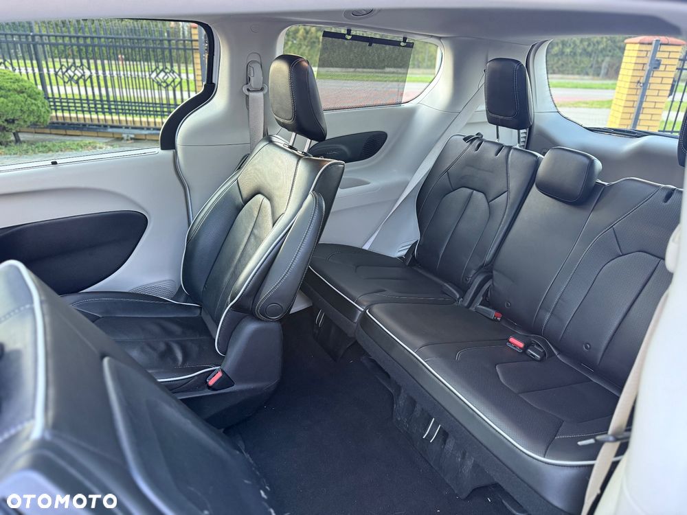 Chrysler Pacifica - 15