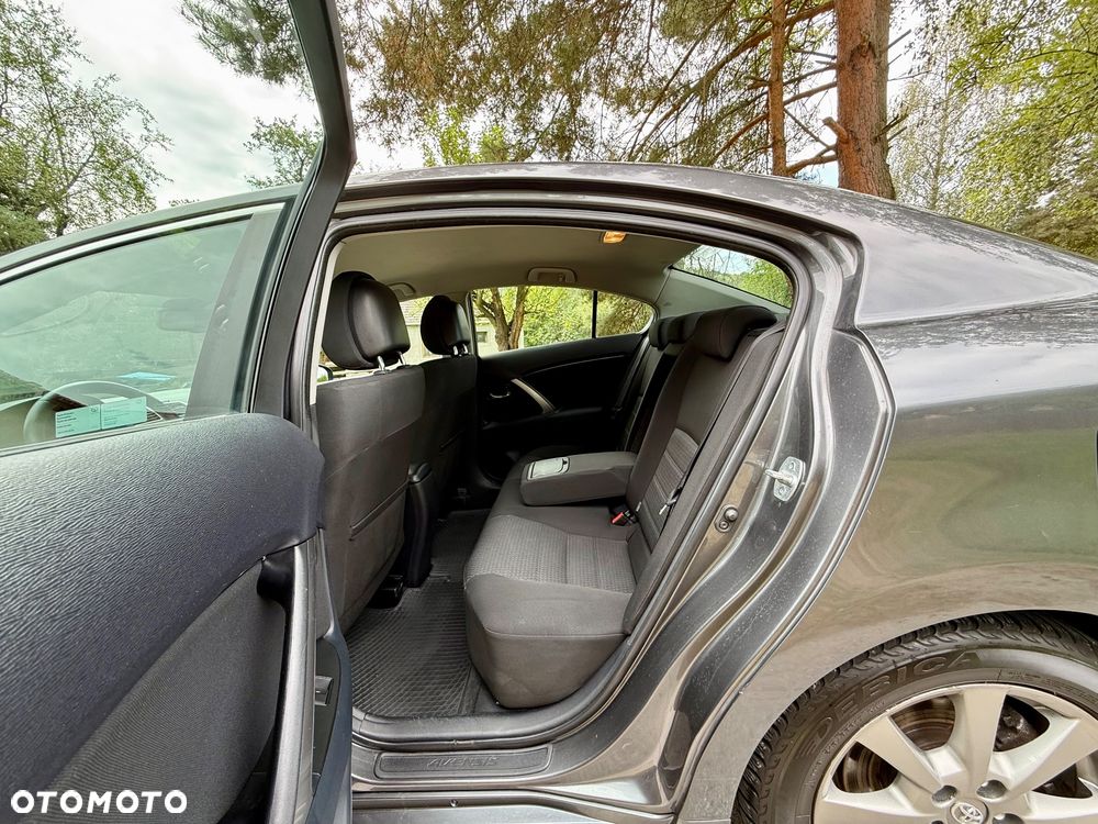 Toyota Avensis 2.2 D-4D Premium - 22