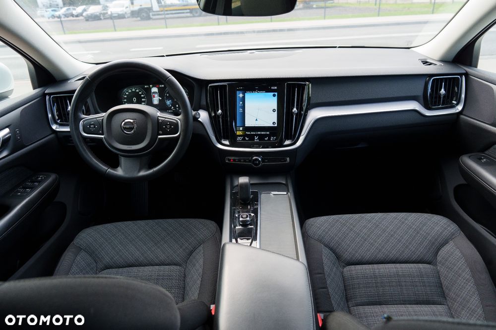 Volvo V60 B3 B DKG Momentum Pro - 25