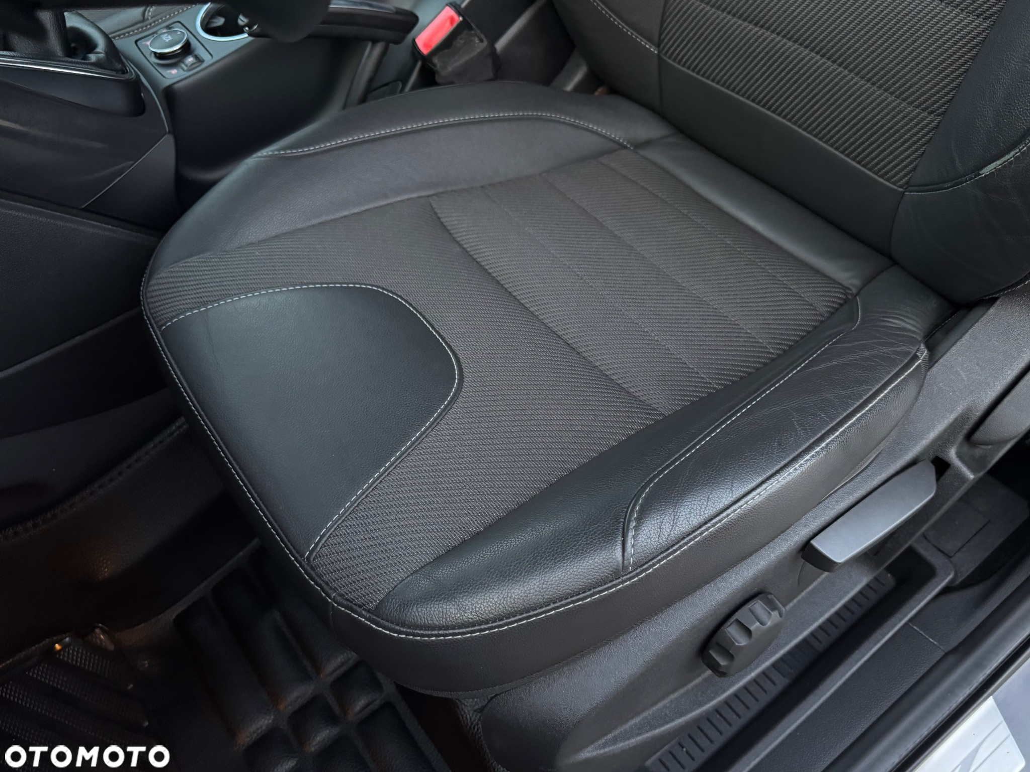 Ford Kuga 1.6 EcoBoost 2x4 Titanium - 9