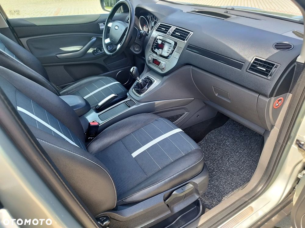 Ford Kuga 2.0 TDCi 4x4 Titanium - 26