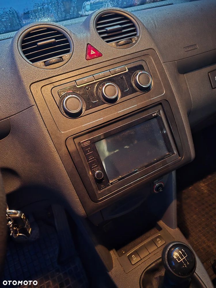 Volkswagen Caddy - 10