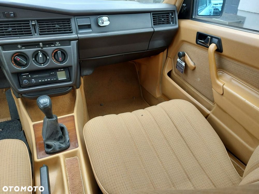 Mercedes-Benz W201 (190) - 19