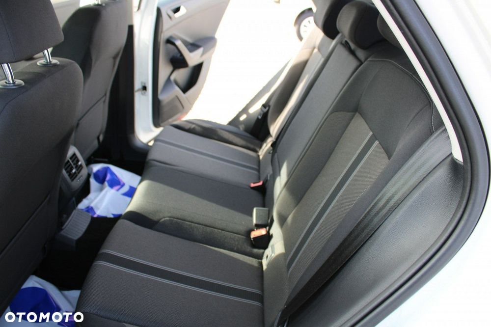 Volkswagen T-Roc - 16