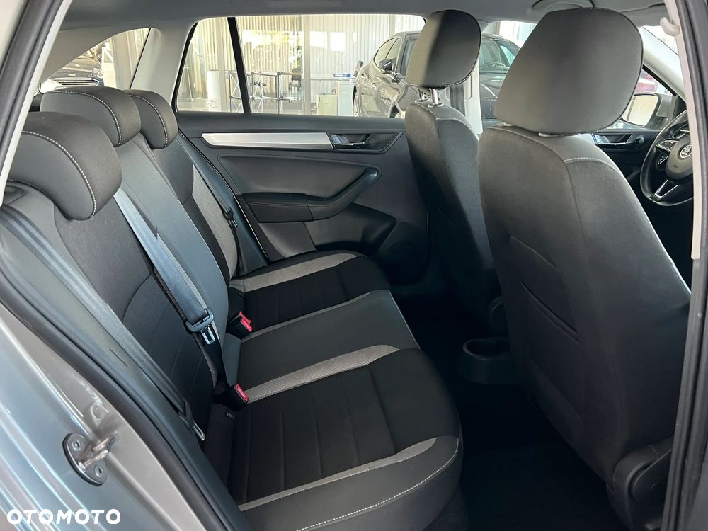 Skoda RAPID 1.0 TSI Ambition - 33