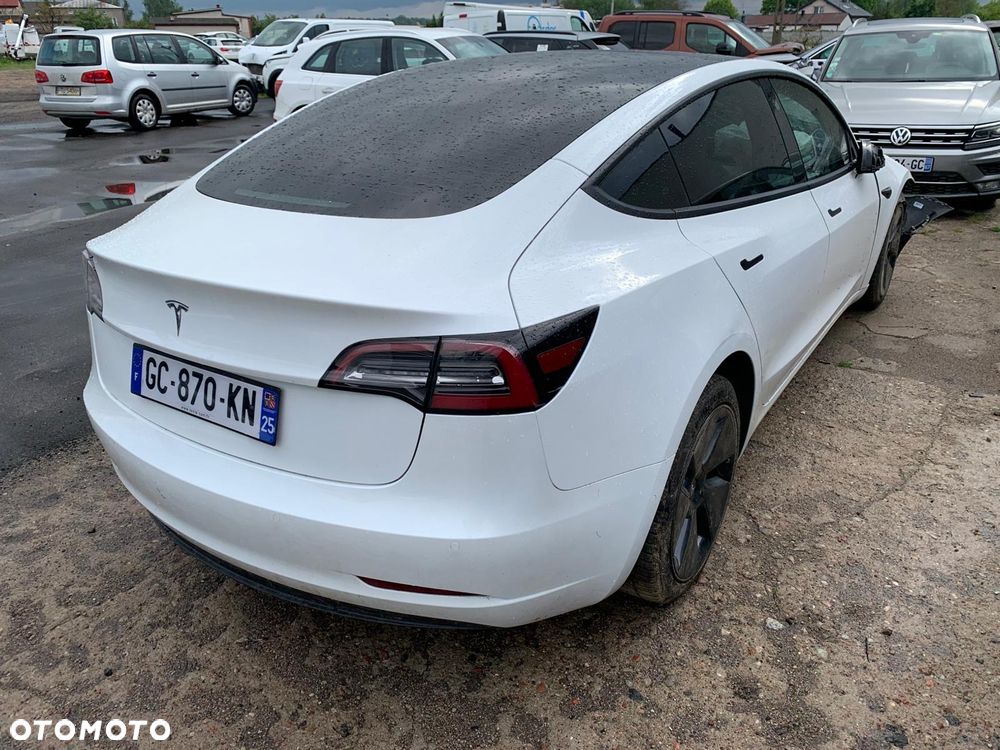 Tesla Model 3 - 3