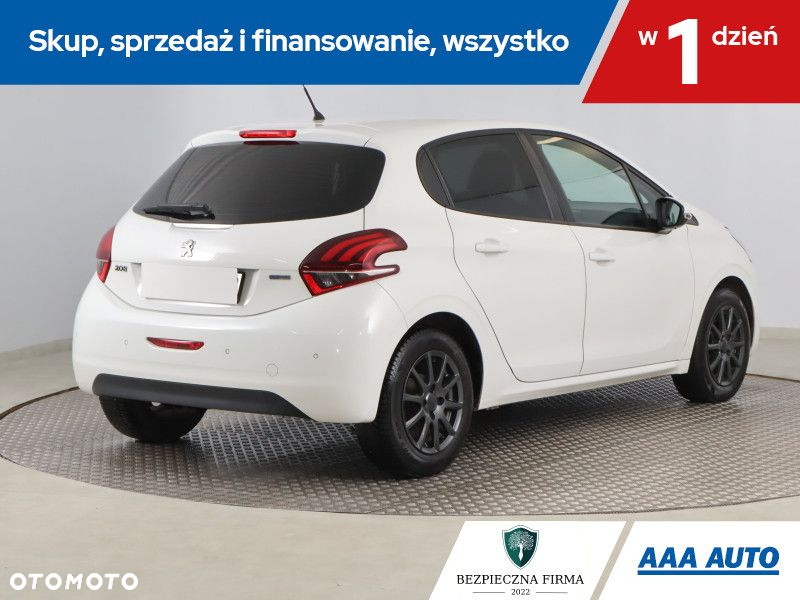 Peugeot 208 - 6