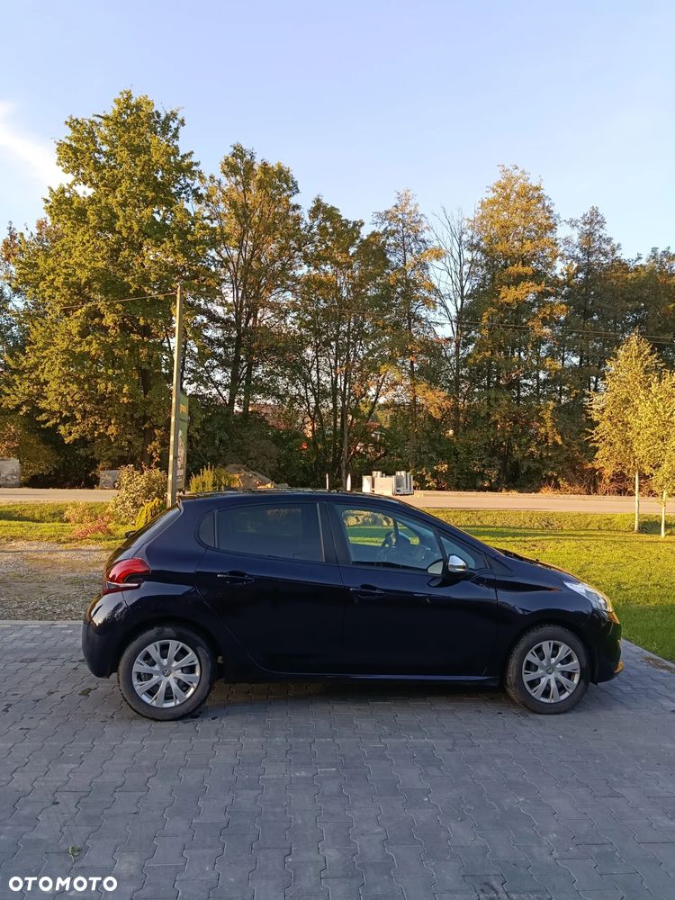 Peugeot 208 - 8