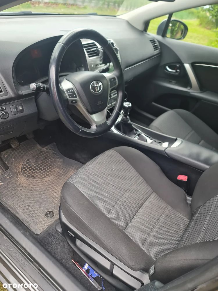 Toyota Avensis - 2