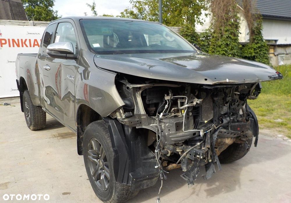 Toyota Hilux - 1
