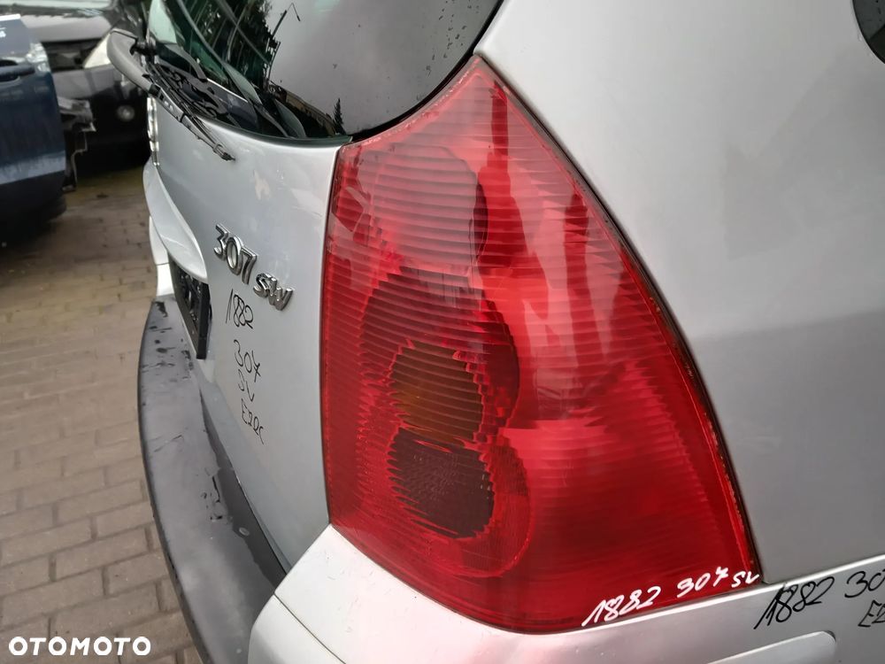 PEUGEOT 307 SW LAMPA PRAWA TYLNA PRAWY TYŁ W BŁOTNIK - 2