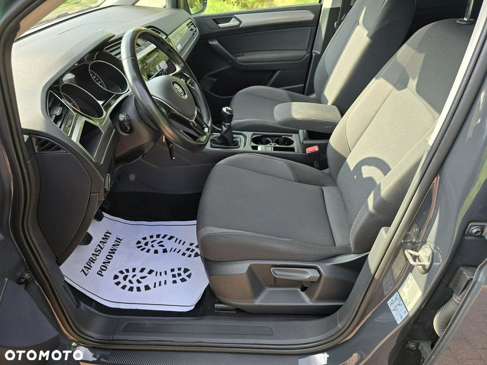 Volkswagen Touran - 14