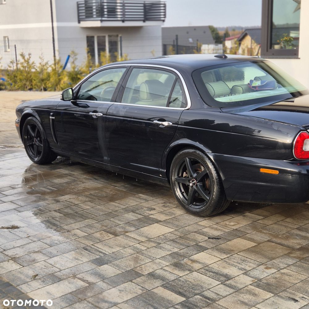 Jaguar XJ - 4