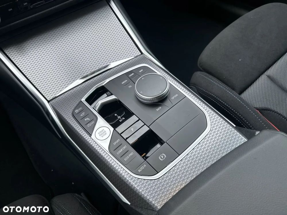 BMW Seria 3 320i xDrive M Sport - 27