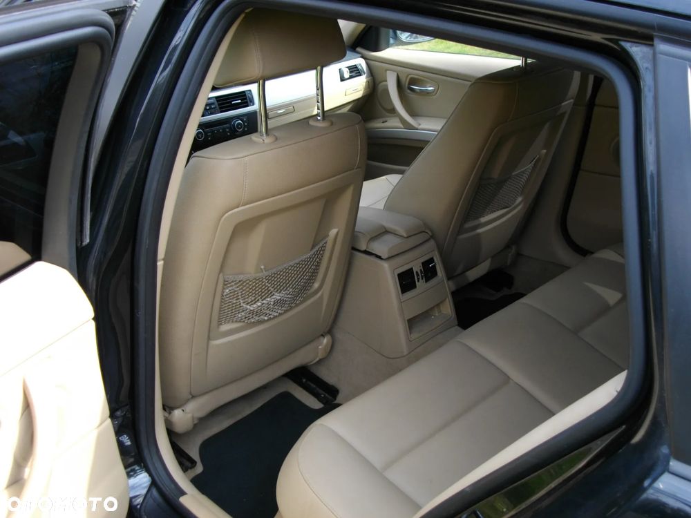 BMW Seria 3 320d xDrive DPF - 10