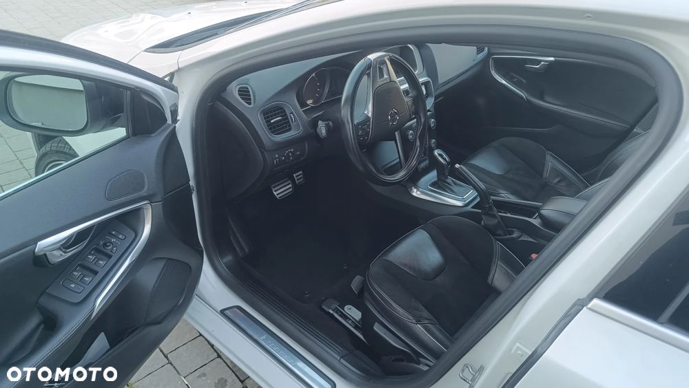 Volvo V40 D4 Geartronic RDesign - 25