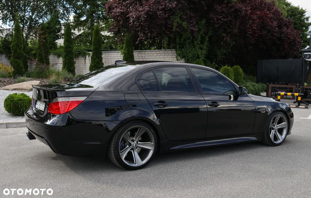 BMW Seria 5 550i - 4