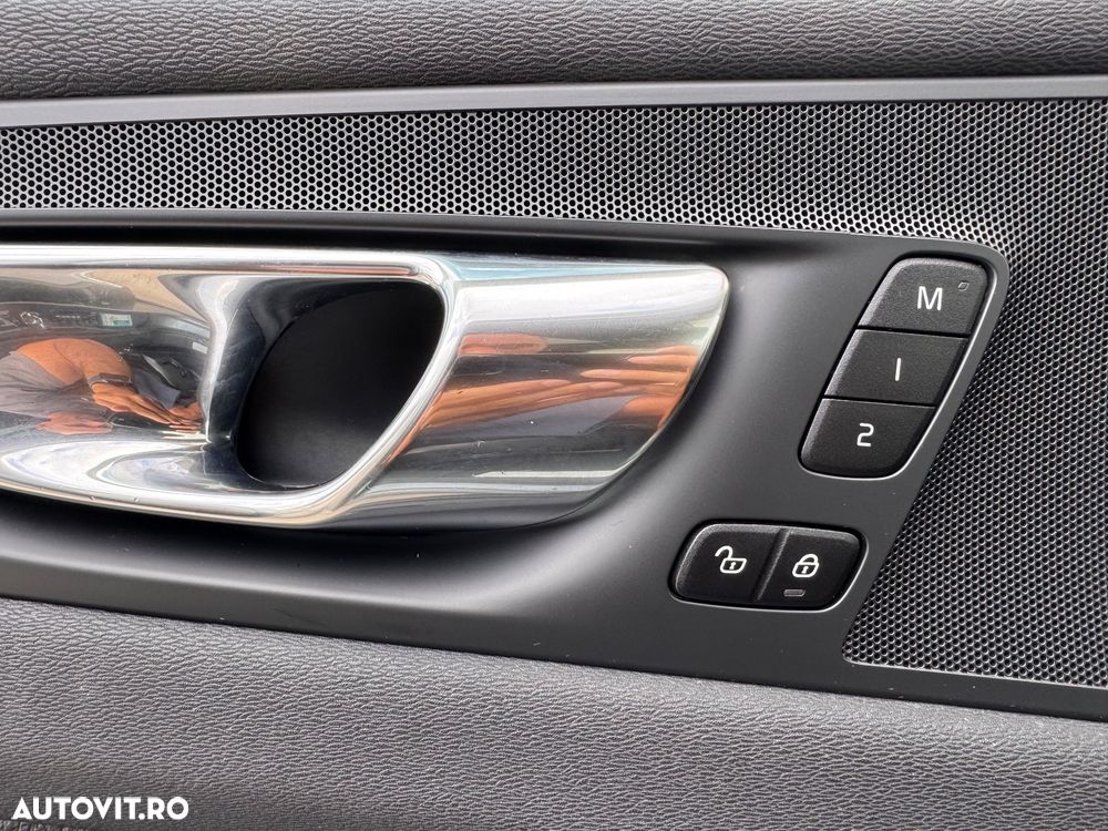 Volvo XC 60 T8 Twin Engine AWD Inscription - 11