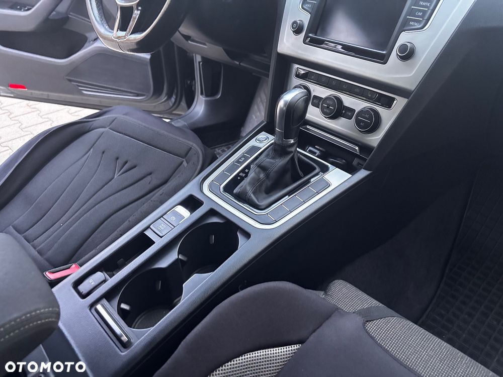 Volkswagen Passat - 19