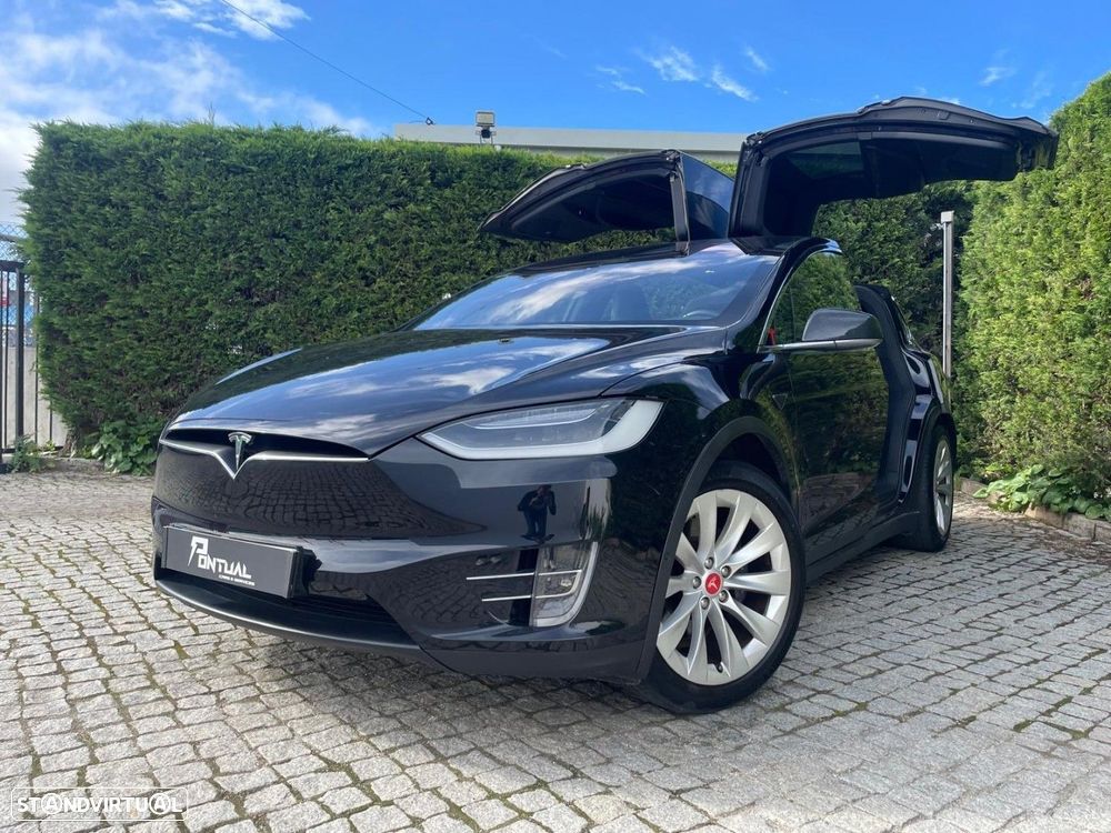 Tesla Model X - 1