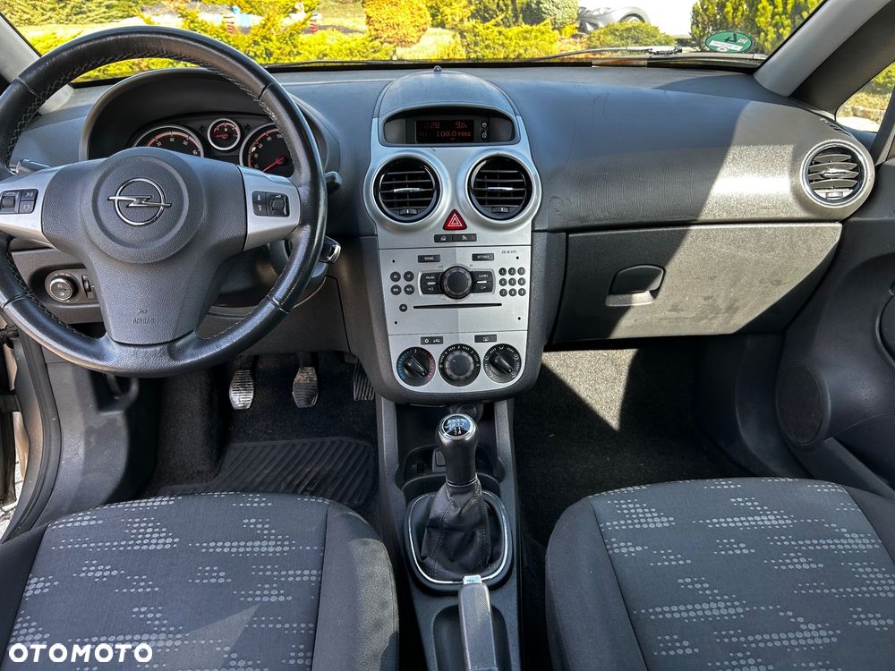 Opel Corsa 1.2 16V Essentia - 11