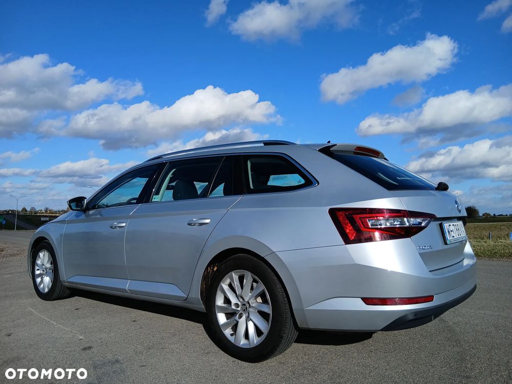 Skoda Superb 2.0 TDI SCR Style DSG - 6